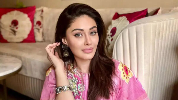 ’কাঁটা লাগা’ গার্ল খ্যাত শেফালি জরিওয়ালা হৃদরোগে আক্রান্ত হয়ে মারা যান