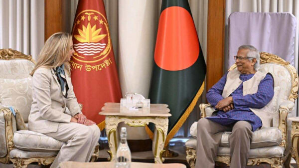 প্রধান উপদেষ্টার সঙ্গে সাক্ষাৎ করেছেন স্পেসএক্সের ভাইস প্রেসিডেন্ট