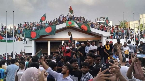 ৫ আগস্ট: গণঅভ্যুত্থানের গল্প—বাংলাদেশের নতুন অভিযাত্রা