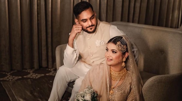 বরের সঙ্গে ছবি প্রকাশ করলেন ফারিয়া!