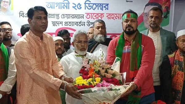 বিএনপির মনোনীত প্রার্থী মান্নানকে জি.এম. সুমন মুন্সির ফুলেল শুভেচ্ছা
