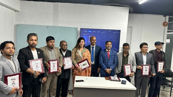 সাংবাদিকদের সংবর্ধনা দিলো নতুনধারা ফাউন্ডেশন ১০ জনকে পুরস্কার