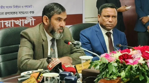ভোটের সততা নষ্ট হওয়ার বিষয়ে ছাড় দেওয়া হবে না : নোয়াখালীতে ইসি সানাউল্লাহ