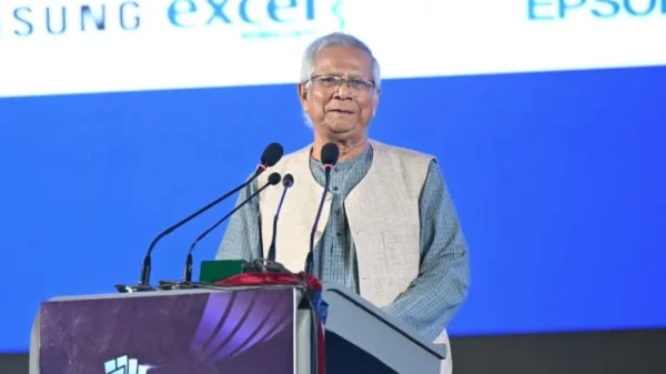 প্রযুক্তিগত অগ্রগতি বাড়িয়ে দ্রুত পরিবর্তনশীল বিশ্বের সঙ্গে তাল মেলাতে হবে : প্রধান উপদেষ্টা