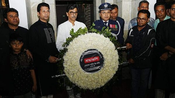ভাষা শহীদদের প্রতি কুমিল্লা জেলা পুলিশ এর শ্রদ্ধা