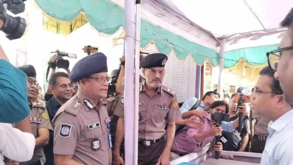 গাবতলী বাস টার্মিনাল পরিদর্শনে আইজিপি ও ডিএমপি কমিশনার