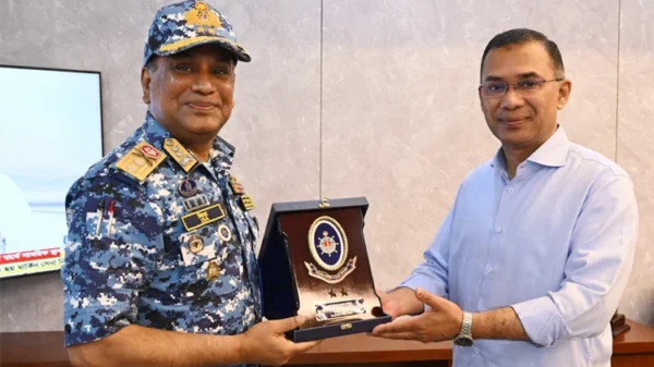 প্রধানমন্ত্রীর সঙ্গে কোস্টগার্ড মহাপরিচালকের সাক্ষাৎ