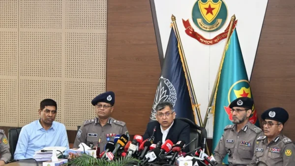 চাঁদাবাজ ও সন্ত্রাসীদের তালিকা তৈরি করে আইনের আওতায় আনা হবে: স্বরাষ্ট্রমন্ত্রী