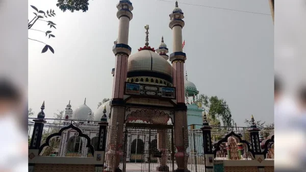 মুসলিম মোগল স্থাপত্যের নির্দশন হিন্দা কসবা মসজিদ