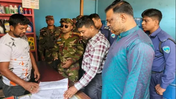 খাগড়াছড়িতে জ্বালানি তেলের কৃত্রিম সংকট রোধে মাঠে নেমেছে সেনাবাহিনী ও প্রশাসন