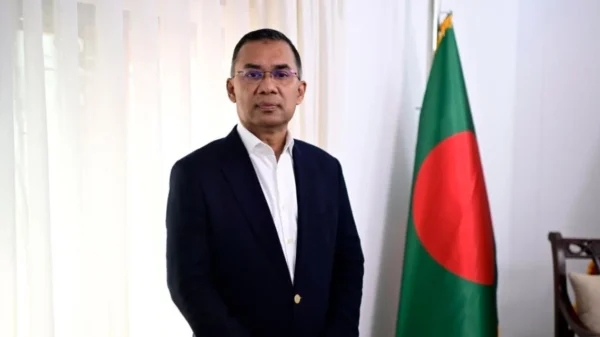 বাড়ির দরজা খুলেই প্রধানমন্ত্রী বললেন ‘চলেন যুদ্ধে যাই’