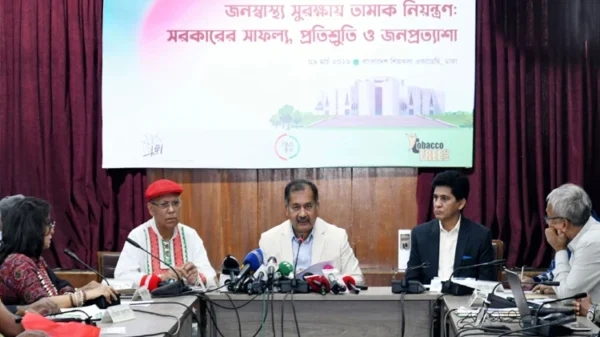 তামাকের ‘প্রকাশ্যে ব্যবহার নিষিদ্ধ’ করার প্রস্তাব দেওয়া হবে: তথ্যমন্ত্রী