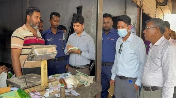মাগুরায় অনিয়মের দায়ে দু’টি ব্যবসা প্রতিষ্ঠানকে জরিমানা