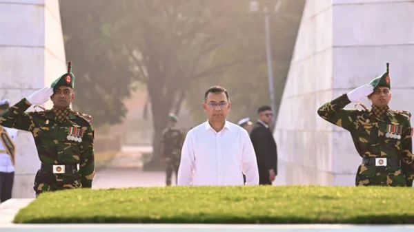 জিয়াউর রহমানের সমাধিতে প্রধানমন্ত্রীর শ্রদ্ধা নিবেদন