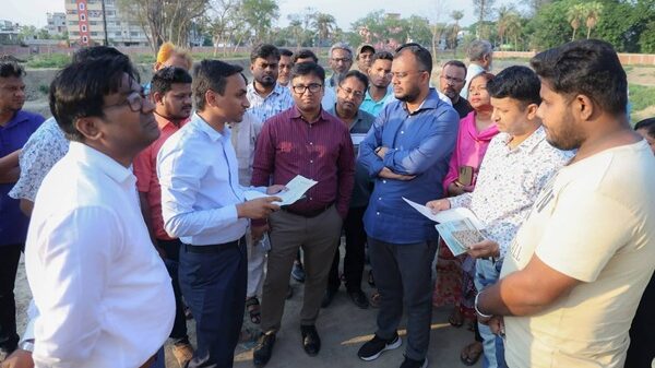 কুমিল্লায় আধুনিক পার্ক ও রেইসকোর্স খালের উন্নয়ন কাজ পরিদর্শন: জেলা প্রশাসক ও সিটি প্রশাসকের দিকনির্দেশনা