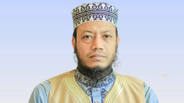 ৫০ কোটি টাকা ঘুসের প্রলোভন  প্রস্তাবকারীর পরিচয় প্রকাশ করতে আমির হামজাকে আইনি নোটিশ