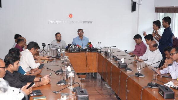 কৃষকদের ডিজেল প্রাপ্তি নিশ্চিত করতে ডিসিদের প্রতি জ্বালানি মন্ত্রণালয়ের নির্দেশ
