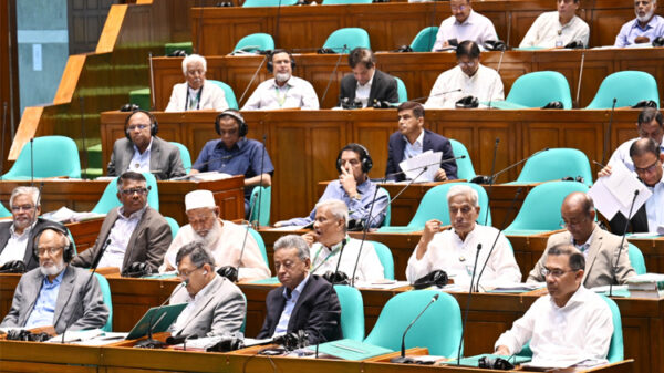 সংসদে মুলতবি অধিবেশনে উপস্থিত রয়েছেন প্রধানমন্ত্রী