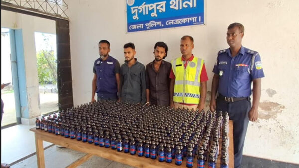নেত্রকোণায় ৬শ’ বোতল ভারতীয় মাদকসহ আটক ২