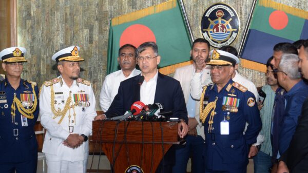 বর্তমানে বাংলাদেশে জঙ্গিবাদের কোনো অস্তিত্ব নেই : সালাহউদ্দিন আহমেদ