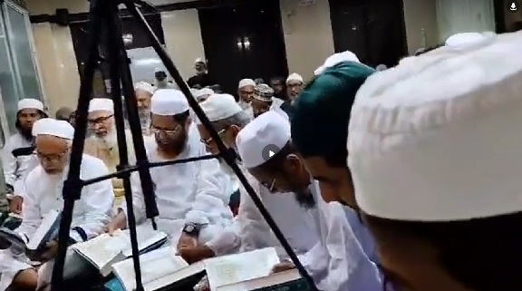 আলোর পথে যাত্রা: ছায়াবীথি জামে মসজিদে বয়স্ক শিক্ষার্থীদের পবিত্র কুরআনের সবক প্রদান ও দোয়া মাহফিল