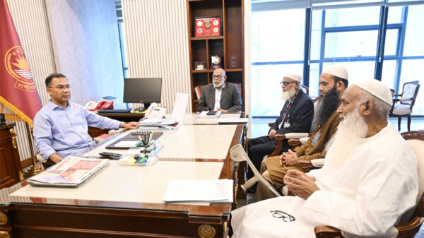 প্রধানমন্ত্রীর সঙ্গে ওয়াকফ প্রশাসকের সাক্ষাৎ