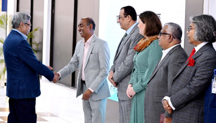 যুক্তরাজ্যে চিকিৎসা শেষে দেশে ফিরলেন রাষ্ট্রপতি