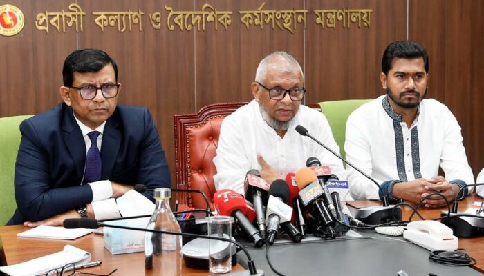 বিদেশে কর্মী পাঠাতে কোনো সিন্ডিকেট চলবে না: আরিফুল হক