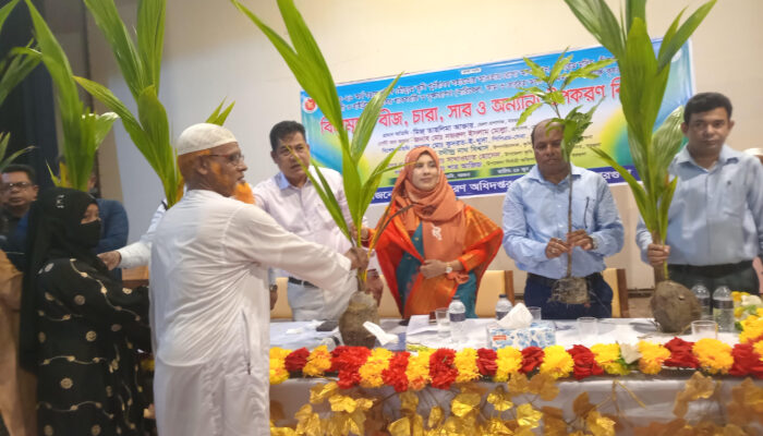 বরগুনায় জেলা ফল মেলার উদ্বোধন
