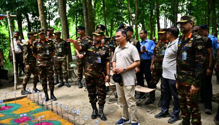 সেনাবাহিনীর গ্রীষ্মকালীন মহড়া আকস্মিক পরিদর্শনে প্রধানমন্ত্রী