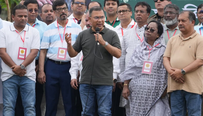 আসুন মিলেমিশে দেশের জন্য কাজ করি : প্রধানমন্ত্রী